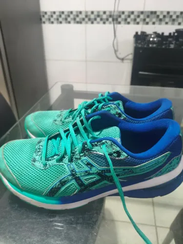 Tênis Asics pouco uso  Tam 43