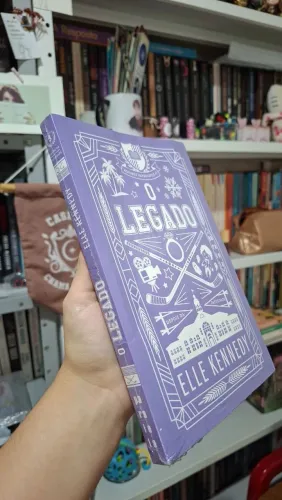 Livro "O Legado" Off Campus/Amores Improváveis