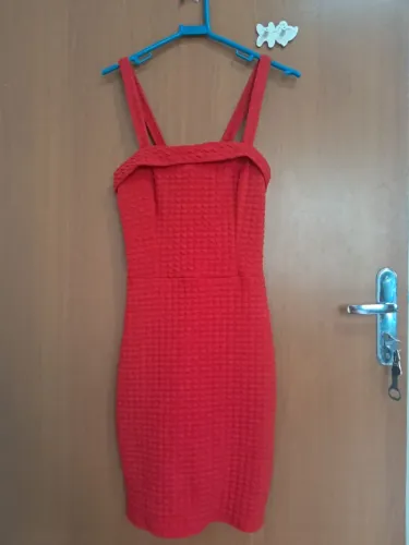 Vestido vermelho curto tamanho P