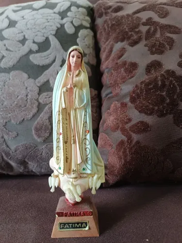 Imagens de resina Nossa Senhora de Fátima e imagem pequena