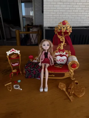 RESERVADA Boneca Apple White Ever After High Pijama