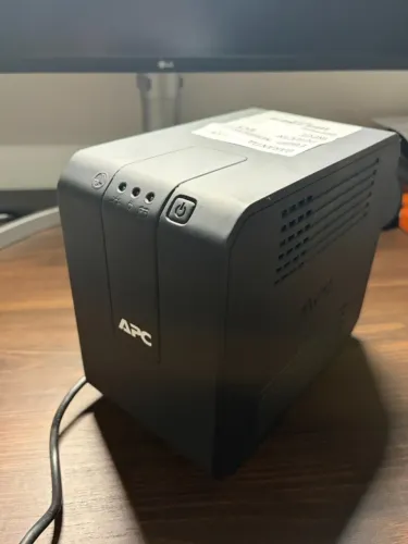 Nobreak APC Back-UPS 600VA Bivolt (115V/220V)