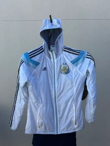 Adidas Hino