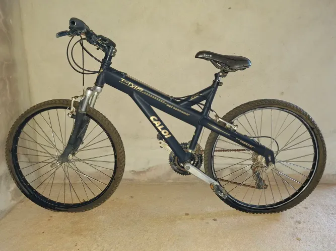 Bicicleta Caloi T-Type Aro 26 - Quadro de Alumínio - Suspensão Dianteira e Traseira
