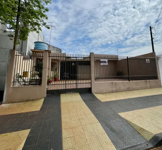 Casa/Sobrado Casa em Maringá