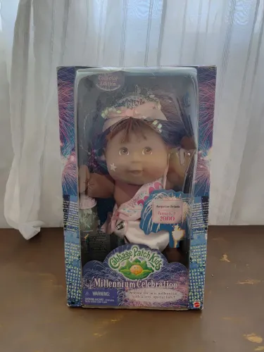 Boneca Cabbage Patch Kids Millennium Celebration Baby Nova. Selada Vintage 2000.