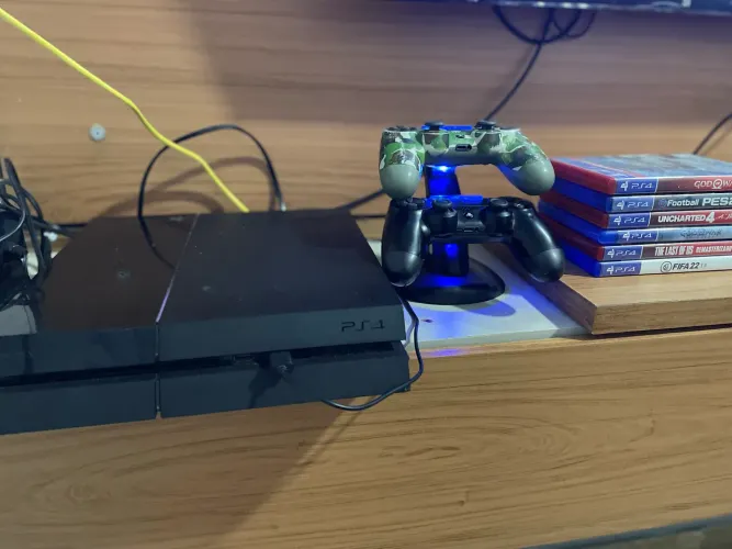 Ps4 1 terá c 2 controles originais e jogos !