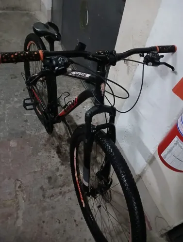 Bicicleta Caloi Vulcan Aro 29 A20 - Preta/Laranja
