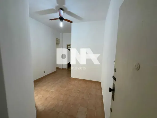 Apartamento : / Residencial / Catete