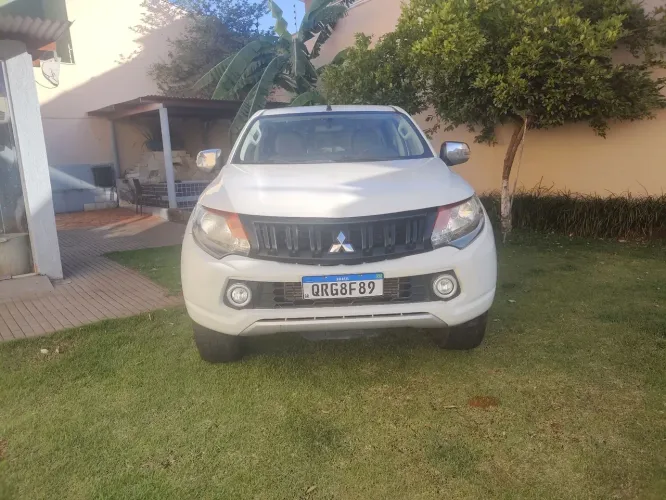 Mitsubishi L200 Triton Sport GLX 2.4 CD Diesel Mec. 2019