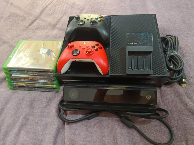 Xbox One Fat Completo + Kinect + 2 Controles + 6 Jogos + Carregador Duracell