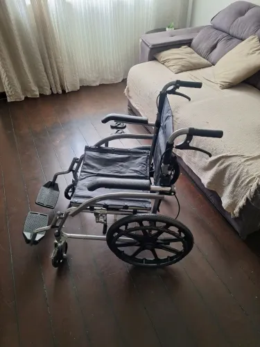 Cadeira de Rodas muito nova