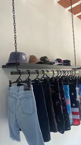 Prateleira invisível preta reforçada 