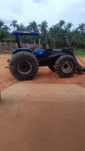 TRATOR NEW HOLLAND *