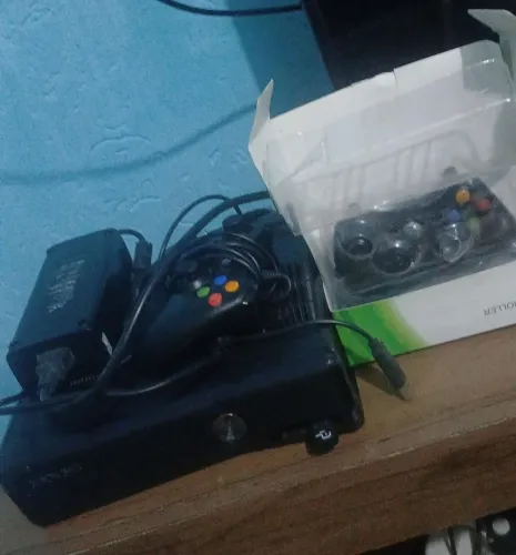 Vem no x box 360 slim desbloqueado, dois controle e jogos , 500 vai embr vem nas proposta