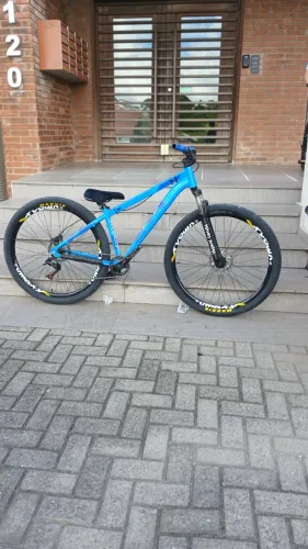 Bicicleta GTA 29 Azul - Vmax / Maxxis / Shimano MT200 / La Mafia