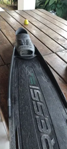 Vendo par de Calçadeira da cressi zera 