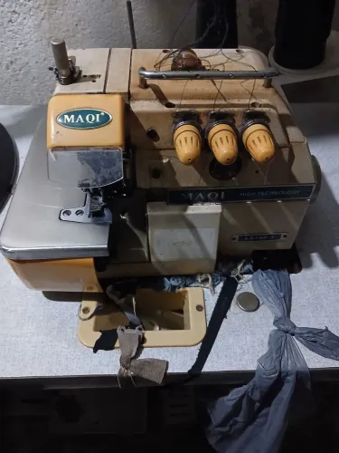 Máquina overlok excelente estado