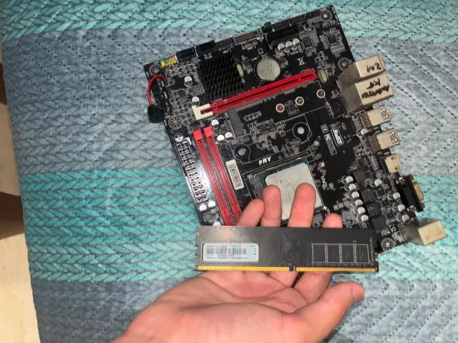 KIT RYZEN 3 3200G+A320+MEMORIA RAM 4GB+FONTE RISEMODE 500W