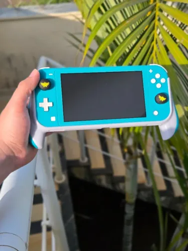 Nintendo Switch Lite seminovo em perfeito estado