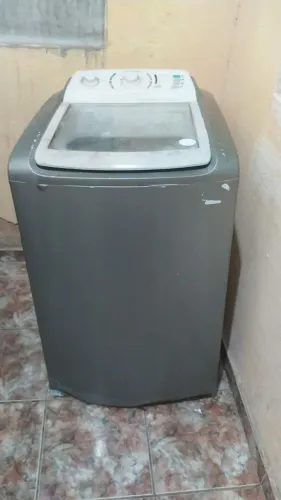 Máquina de lavar velha
