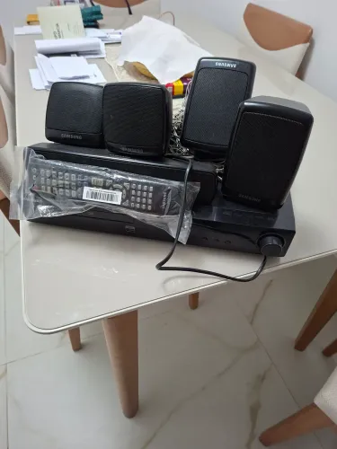 Home thear com 5 caixas de som e controle