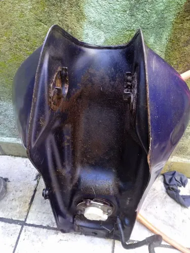 Tanque de combustível da CG 150 mix com pequenas avarias
