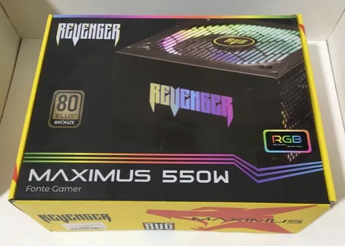 Fonte de Alimentação Gamer ATX 550w Revenger RGB 80 Plus Bronze c/ Led - preta - LACRADA