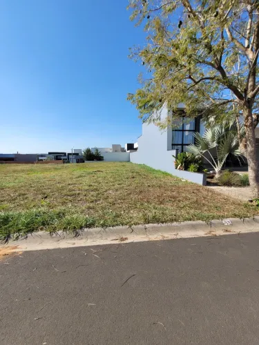 Terreno em Condomínio à Venda em Monte Mor-SP, Bairro Monterrey 250m² de Área