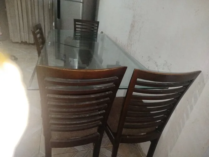 Mesa de vídro 4 cadeiras