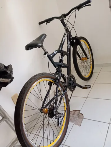Vendo bike aro 26 toda revisada..