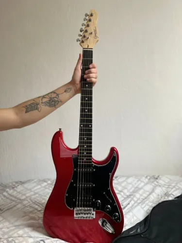 Vendo GUITARRA GIANNINI STRATO - Nova 