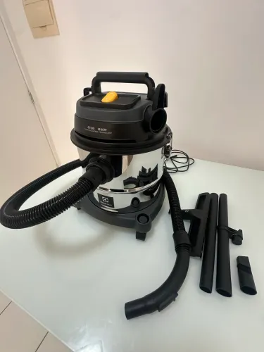 Aspirador Electrolux GT20I 1800W 20L - Pó e Água | Inox 220V