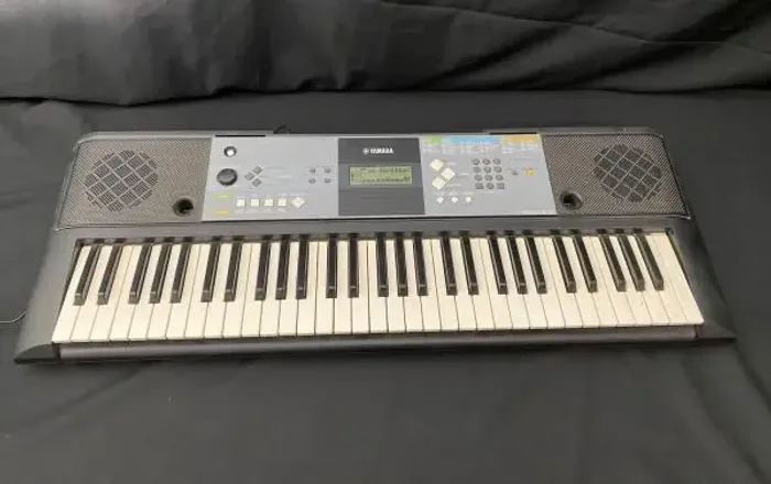 Yamaha PSR-E233