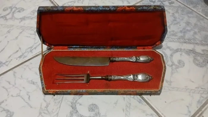 Linda faca e garfo destrinchar peixe em prata de lei,na caixa original antiga