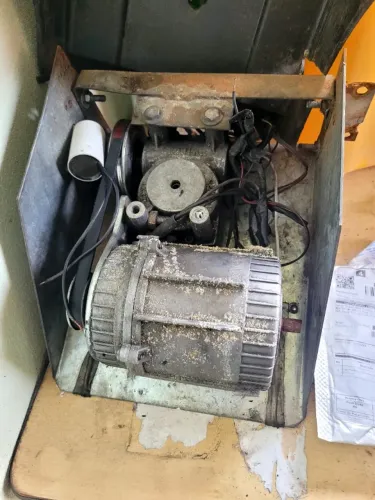 Motor de Portão Eletrônico Usado - Funcionando (Precisa de Revisão)