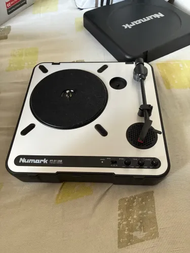 Toca Discos Numark PT01-USB
