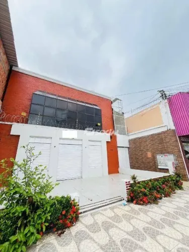 Ponto comercial para locação com ótimo espaço interno, localização privilegiada e ampla fa