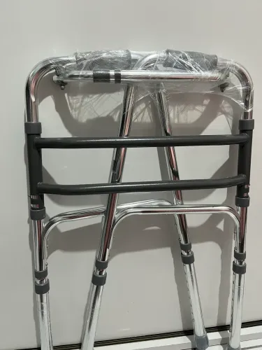 Andador ortopédico para idoso