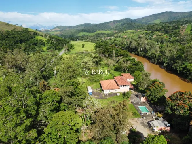 Sítio à venda em Monte Verde-MG: 7 quartos, 2 suítes, 4 salas, 4 banheiros, 42.000m² de ár