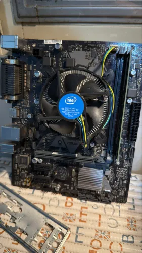 Kit placa mãe Asus/ i3 8 Geração/ 8gb DDR4