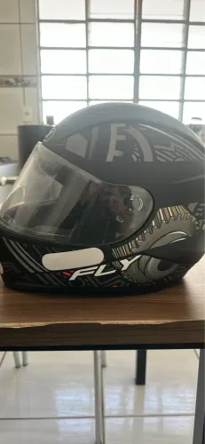 Capacete automobilístico