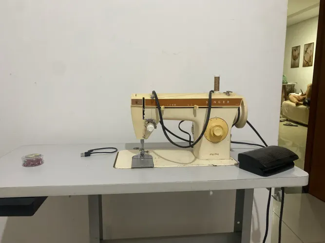 Máquina de costura singer 247