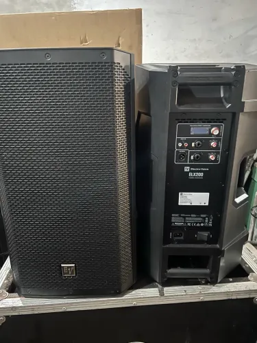 Eletro voice Elx p200 são um par de caixas ativa novas