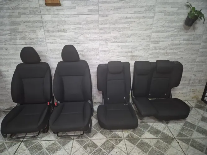 Conjunto de Bancos da HRV 2019 sem uso