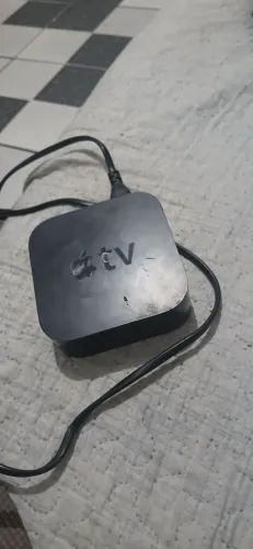 Apple HD TV original, apenas sem o controle mais funciona normalmente