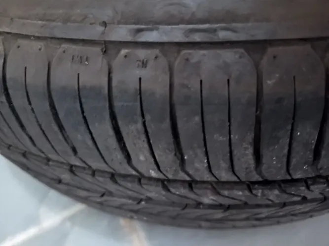Pneu 205/65 R15 94v