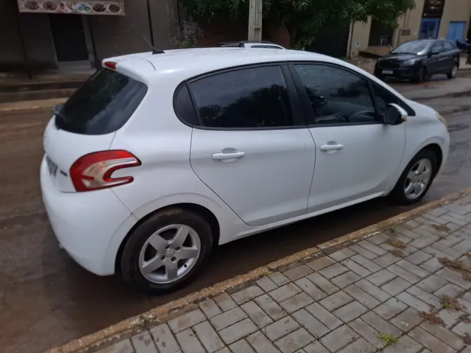 Peugeot 208 Active/active Pack 1.5 Flex 8V 5P 2014