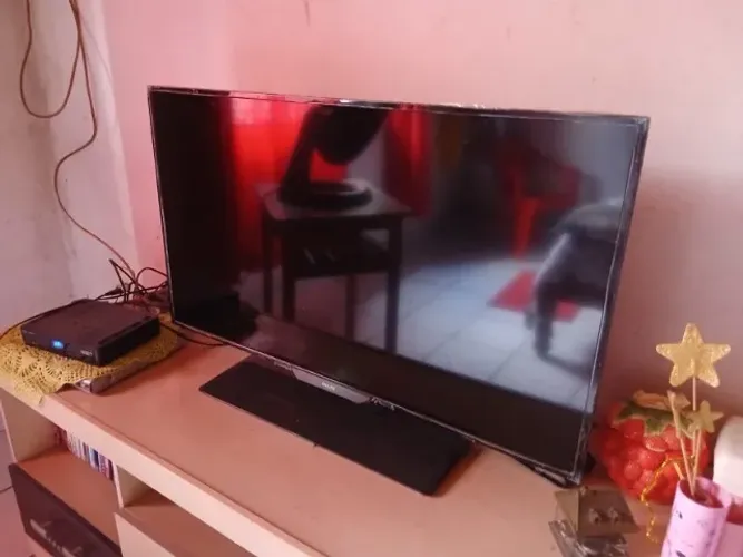 TV Philips - PARA PEÇAS OU CONSERTO - (Leia a descrição)