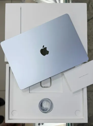 Macbook air m5 15 polegadas 16gb / 512gb apenas 12 ciclos LOJA FÍSICA ( 16 / 512 )